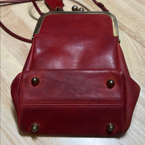 Vintage Chic Red Leather Double Opening Cross Bag - Picture 7 of 13